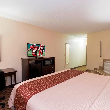 Red Roof Inn & Suites Cincinnati North-Mason Bagian luar foto