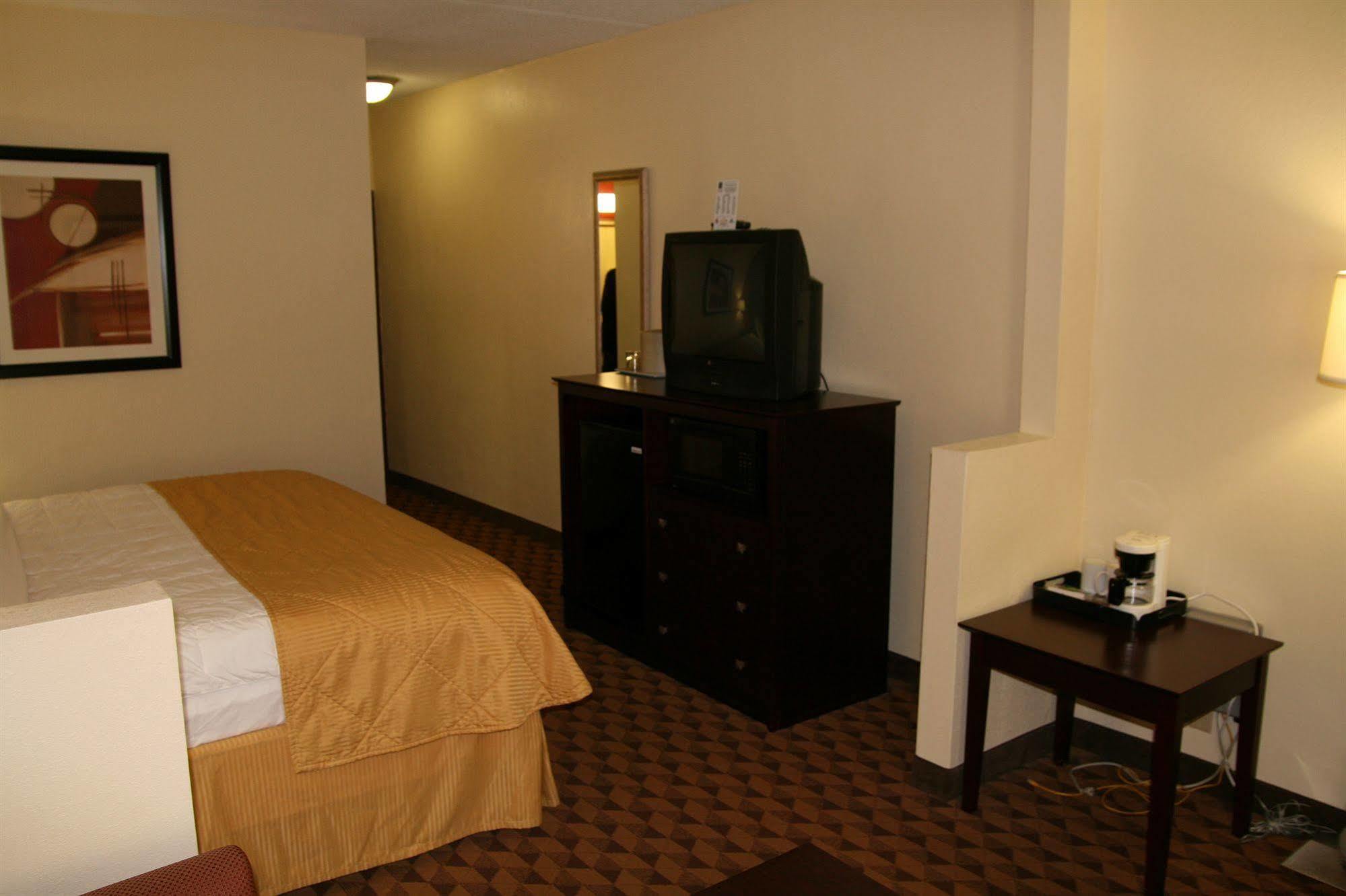 Red Roof Inn & Suites Cincinnati North-Mason Bagian luar foto