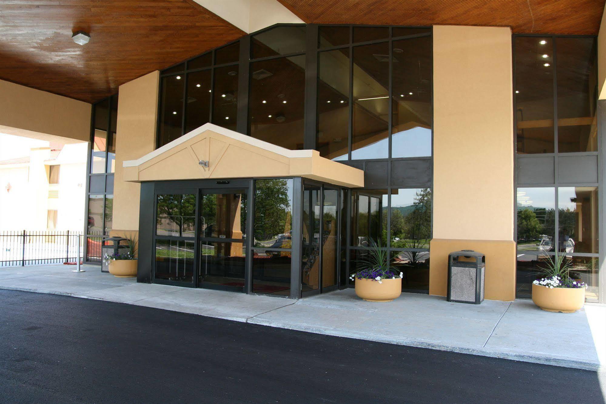 Red Roof Inn & Suites Cincinnati North-Mason Bagian luar foto